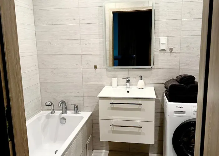 Mailo & Parking アパート